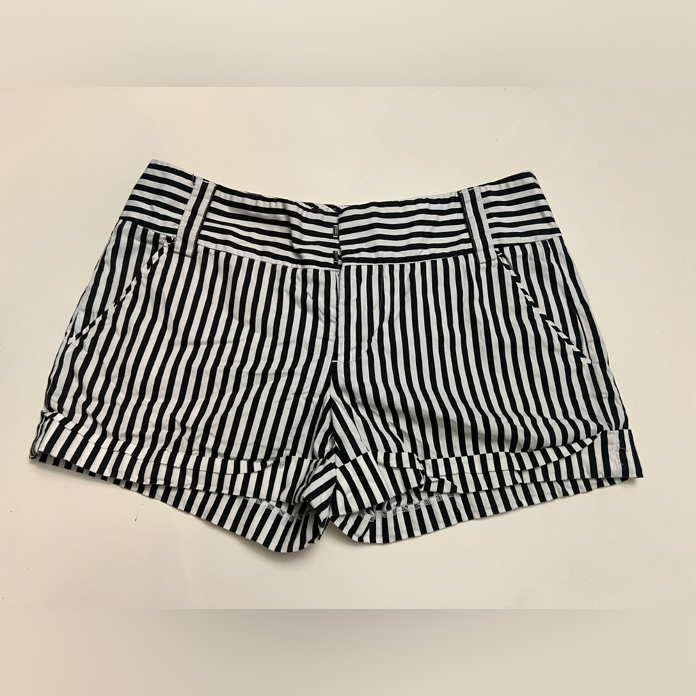Alive + Olivia shorts. Black and white stripe size 4